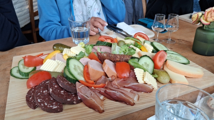 landfrauen-auetal-2026-schwarzwald-elsass-vesperplatte-brennerei-wild